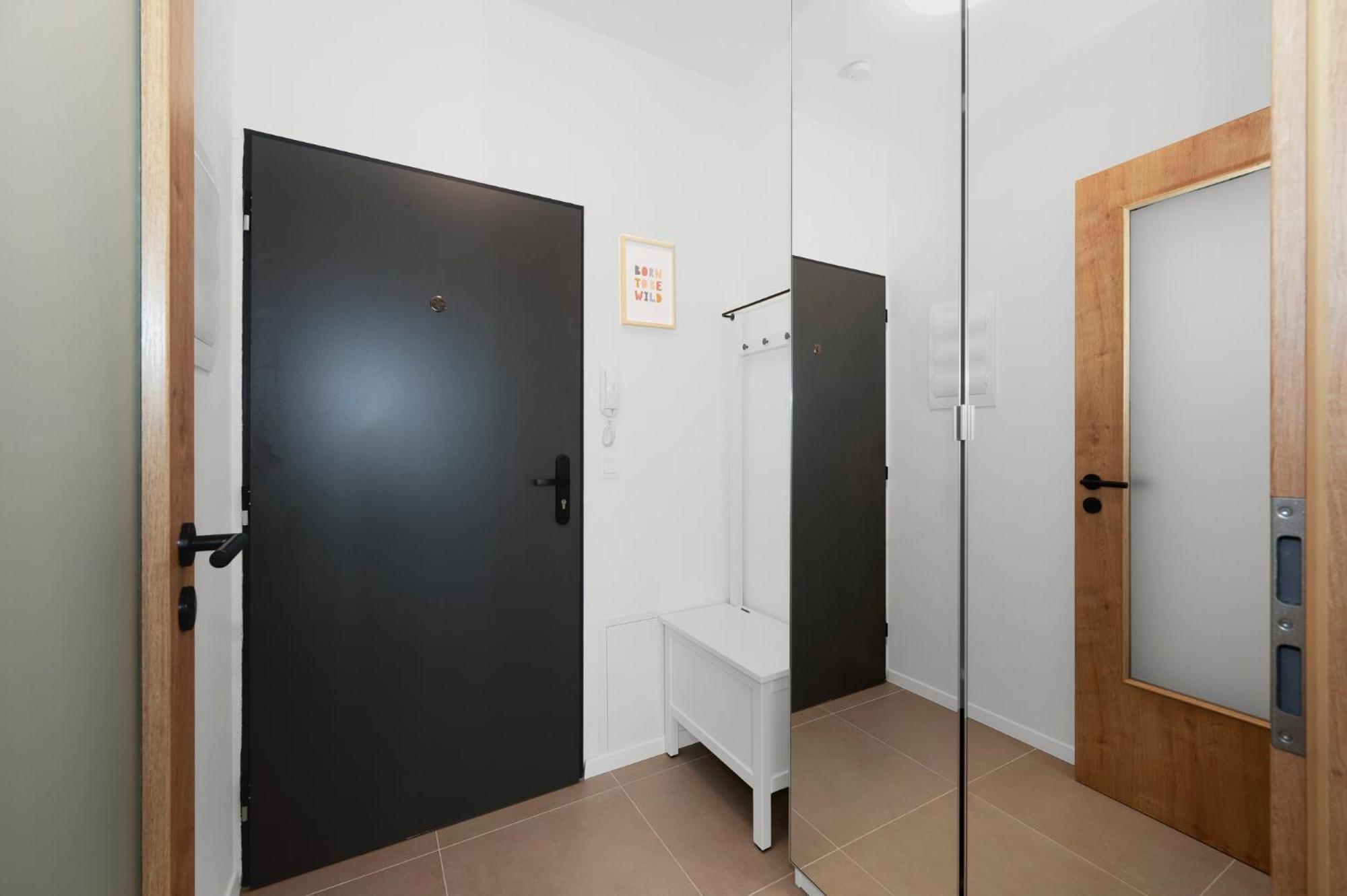 Fully Equipped Apartments With Terraces, Free Garage Parking, Netflix & Ac - By Apartmany Slapanice Cz Esterno foto