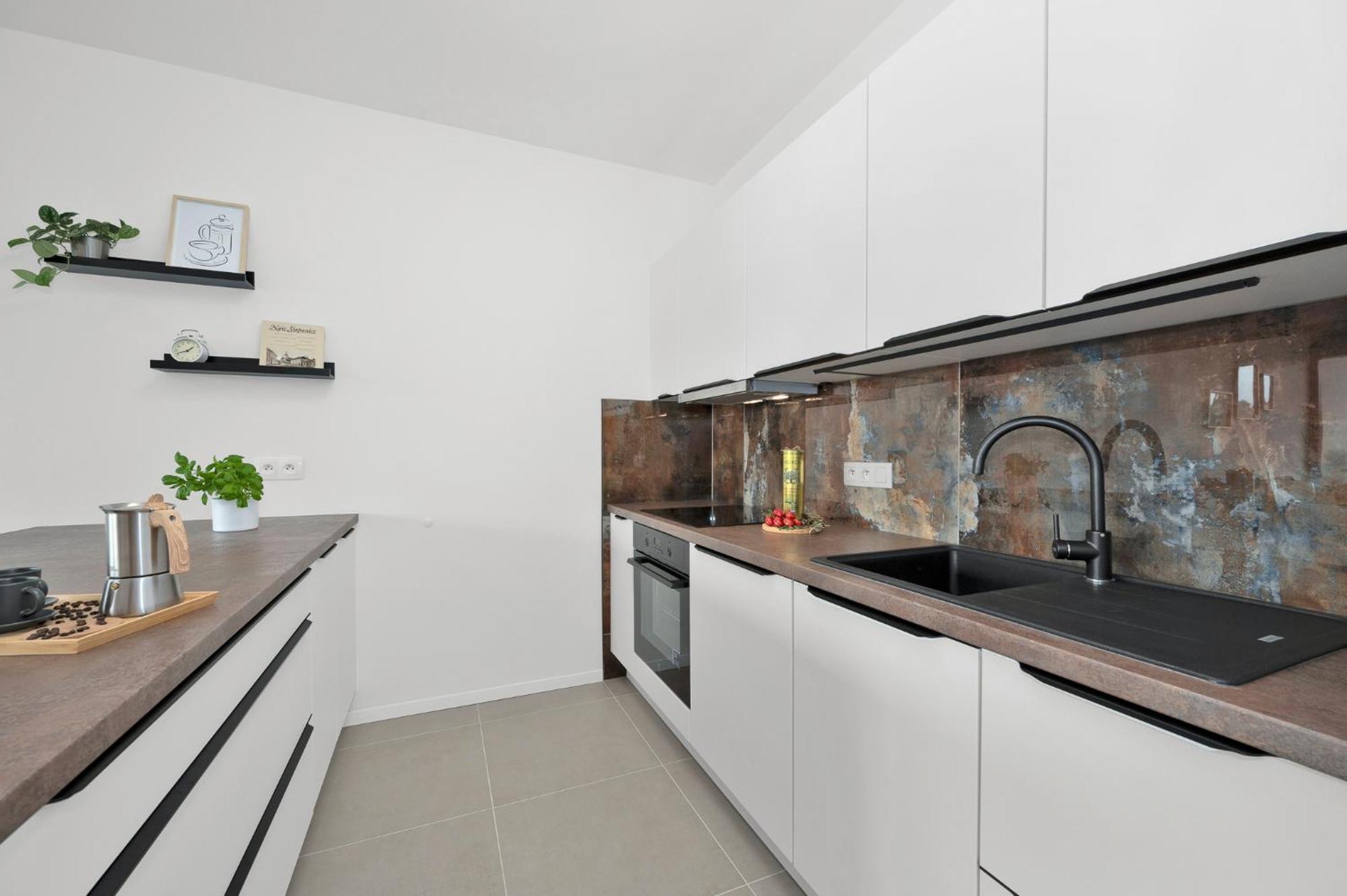 Fully Equipped Apartments With Terraces, Free Garage Parking, Netflix & Ac - By Apartmany Slapanice Cz Esterno foto