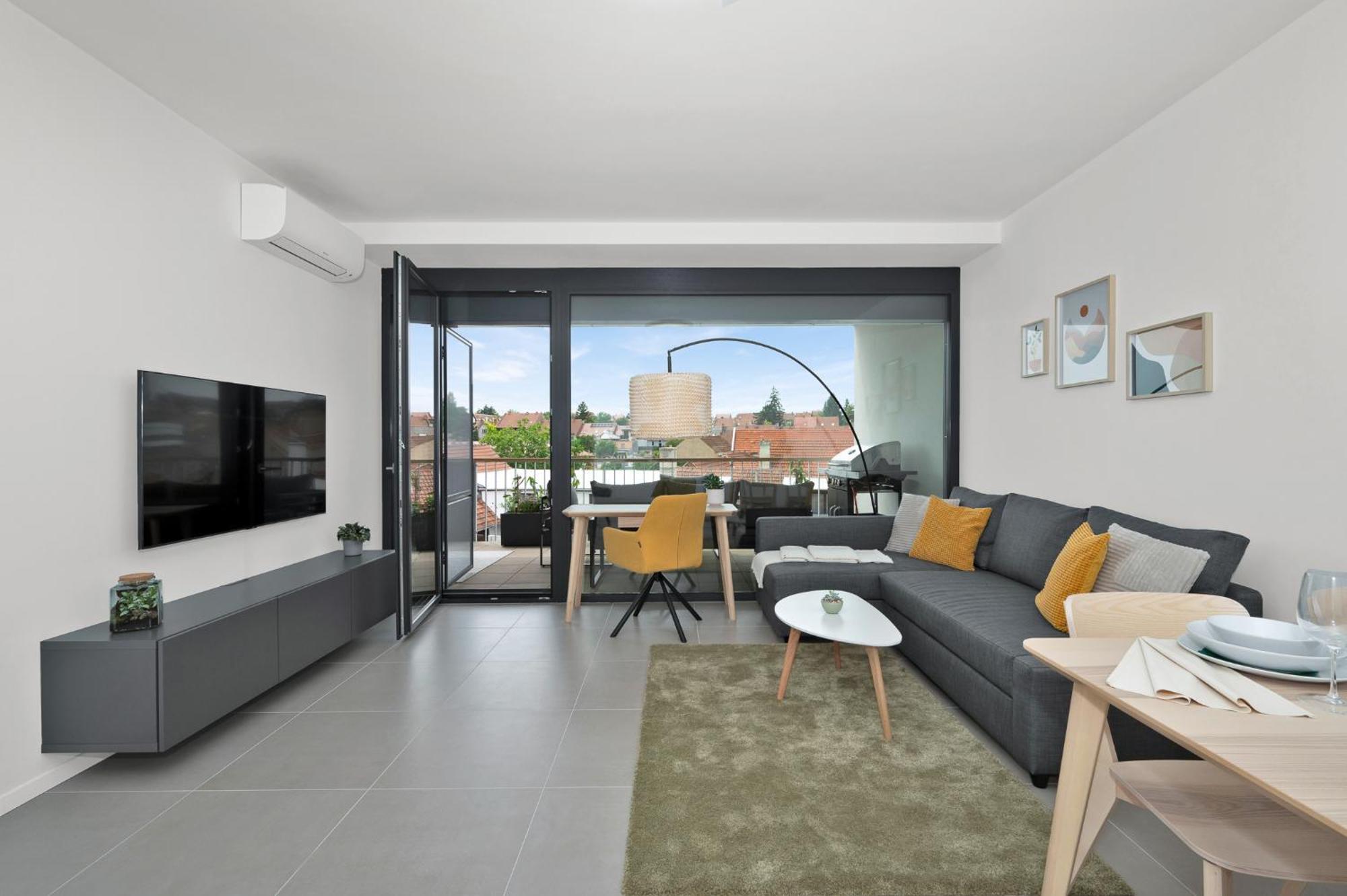 Fully Equipped Apartments With Terraces, Free Garage Parking, Netflix & Ac - By Apartmany Slapanice Cz Esterno foto