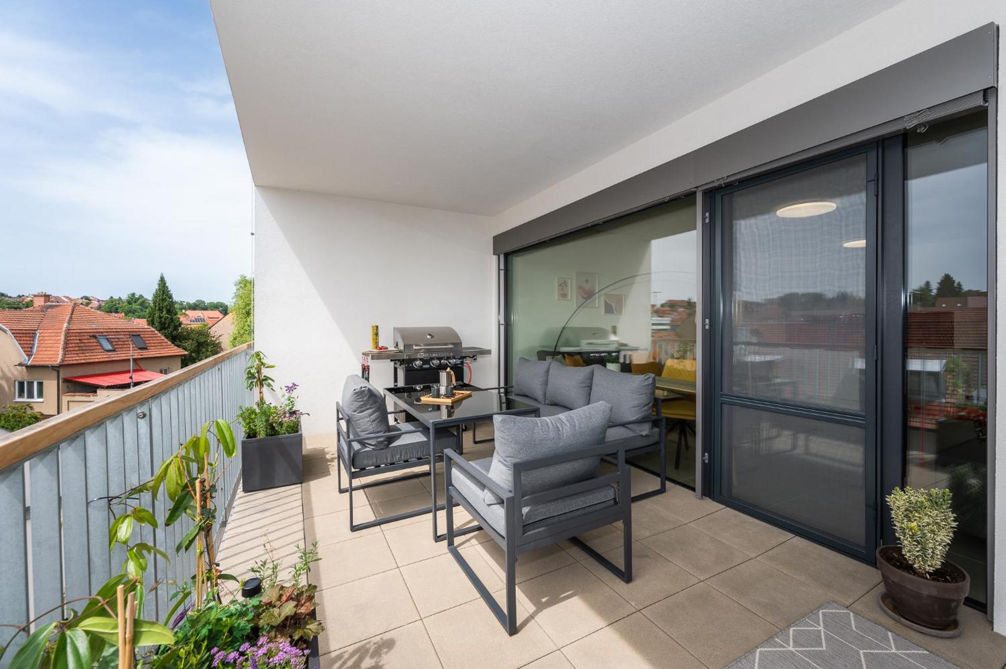 Fully Equipped Apartments With Terraces, Free Garage Parking, Netflix & Ac - By Apartmany Slapanice Cz Esterno foto