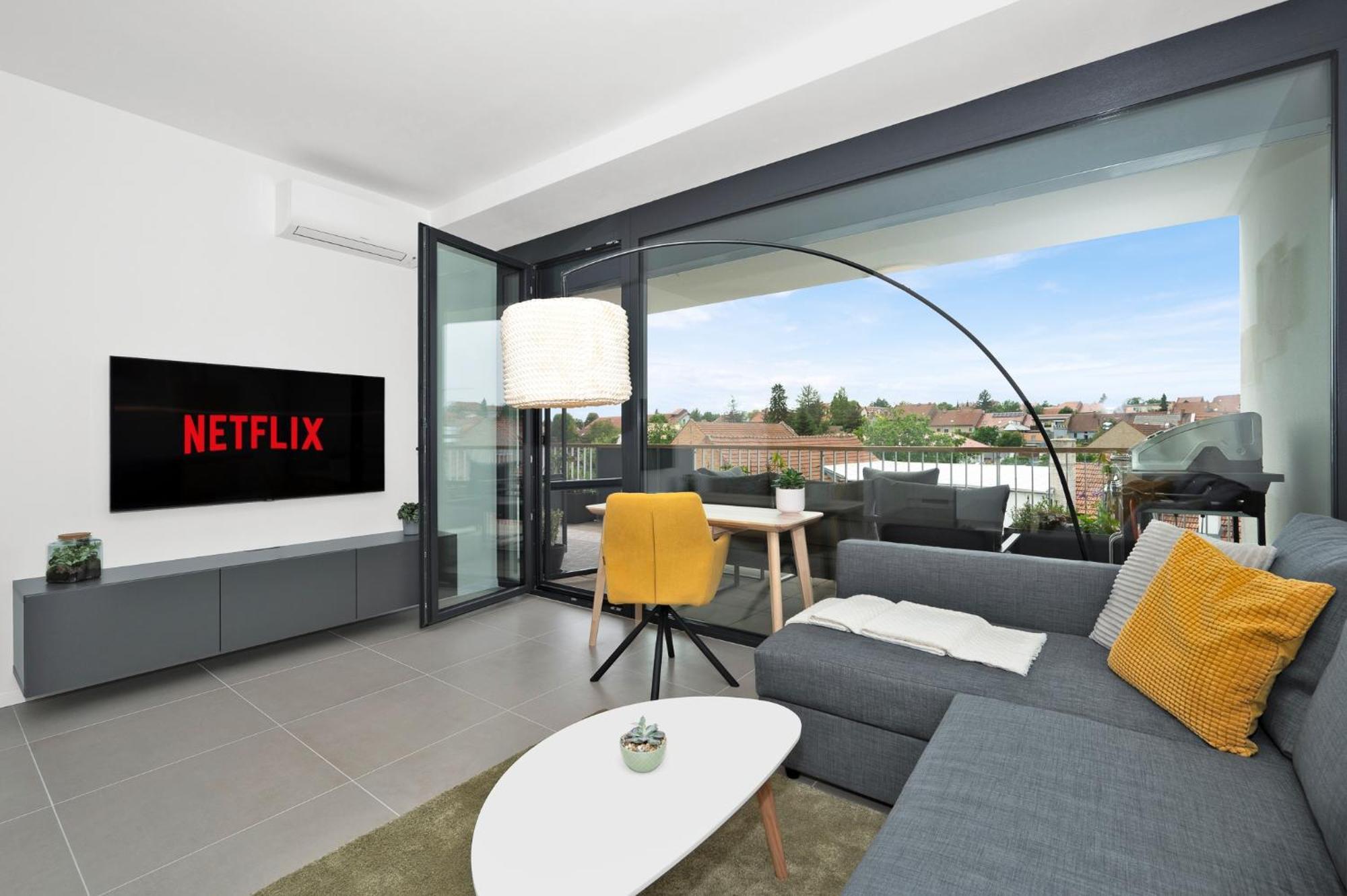 Fully Equipped Apartments With Terraces, Free Garage Parking, Netflix & Ac - By Apartmany Slapanice Cz Esterno foto