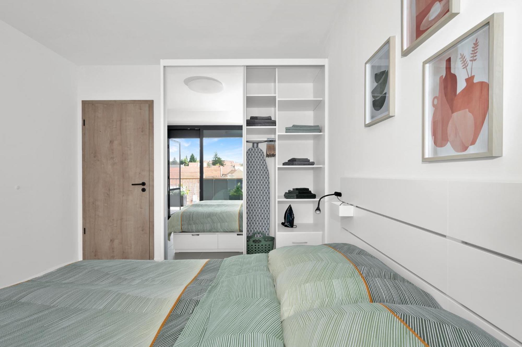 Fully Equipped Apartments With Terraces, Free Garage Parking, Netflix & Ac - By Apartmany Slapanice Cz Esterno foto