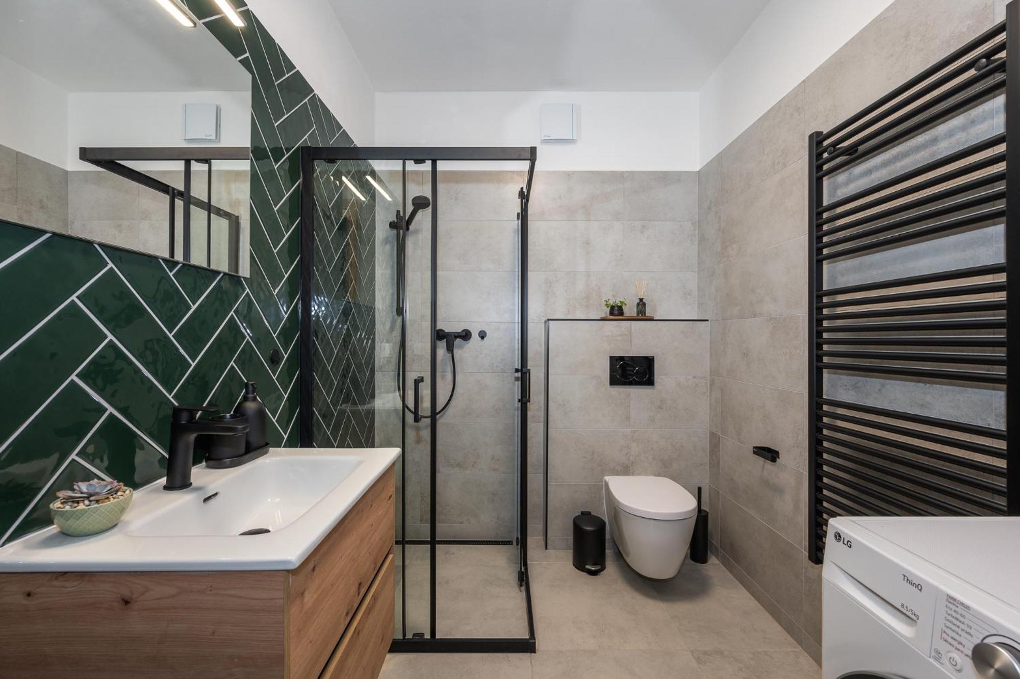 Fully Equipped Apartments With Terraces, Free Garage Parking, Netflix & Ac - By Apartmany Slapanice Cz Esterno foto