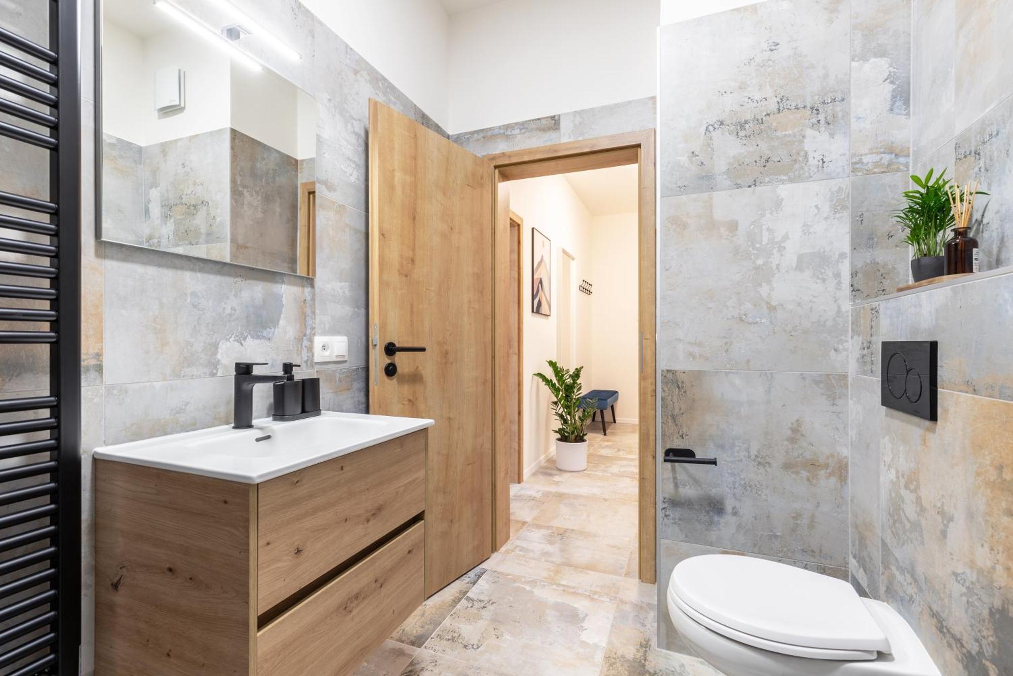 Fully Equipped Apartments With Terraces, Free Garage Parking, Netflix & Ac - By Apartmany Slapanice Cz Esterno foto