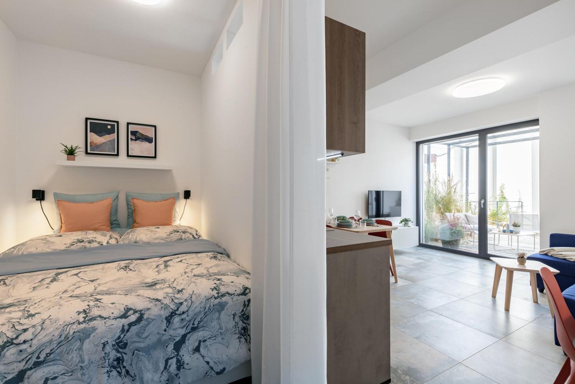 Fully Equipped Apartments With Terraces, Free Garage Parking, Netflix & Ac - By Apartmany Slapanice Cz Esterno foto